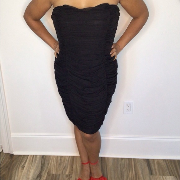 Charlotte Russe Dresses & Skirts - Charlotte Russe Black Strapless Sweetheart Neckline Ruched Cocktail Dress Size12